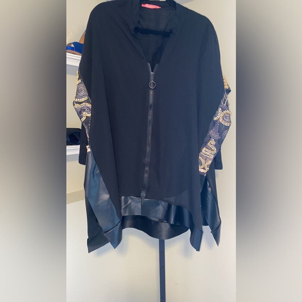 D Square Black & Gold Blouse - Satin Details, Zipper Front - Picture 5 of 11
